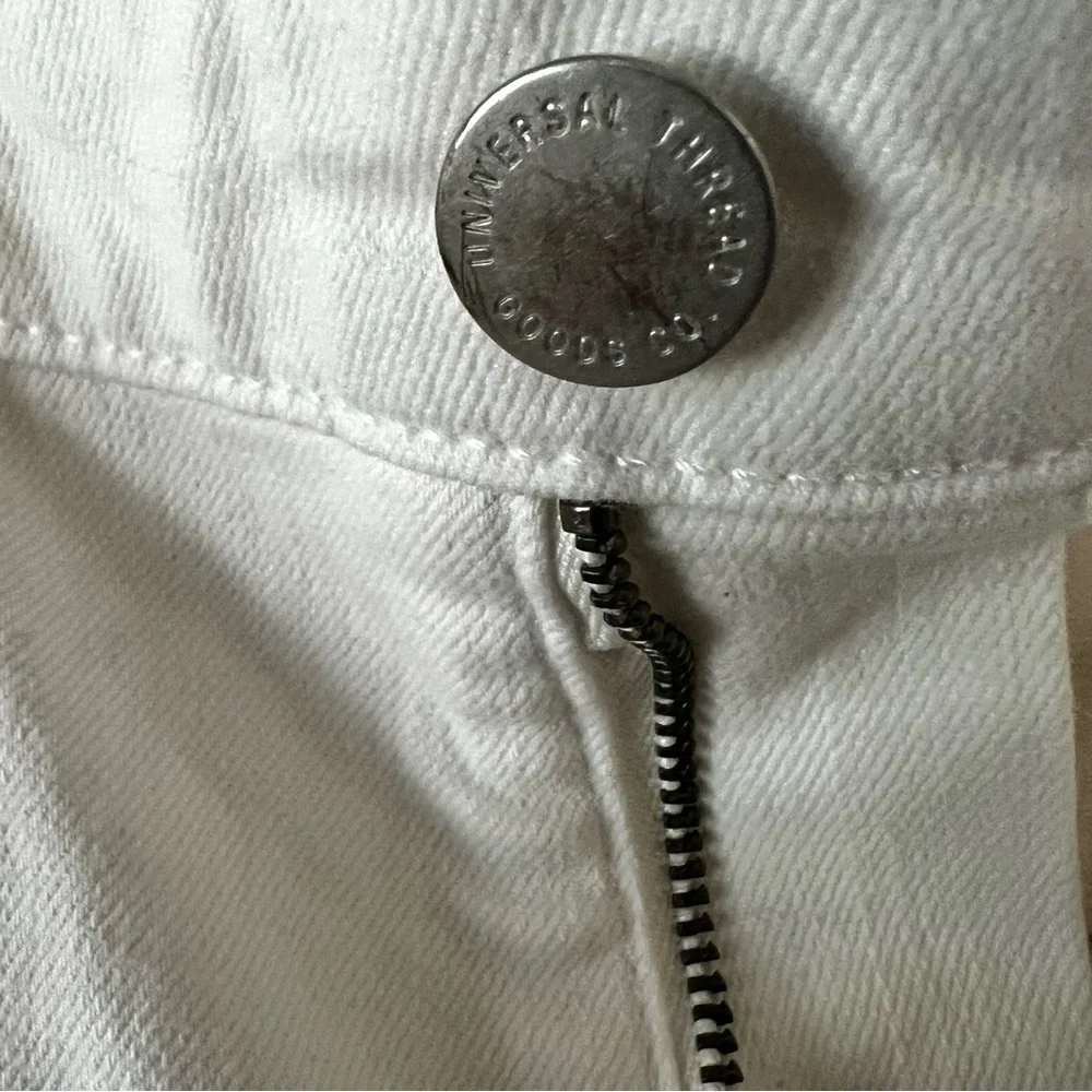 UNIVERSAL THREAD SHORTS WHITE - Picture 9 of 10
